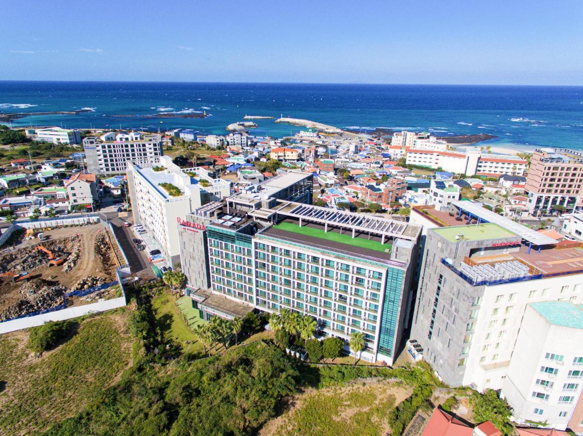 Ramada By Wyndham Jeju Hamdeok Hotel Exterior photo