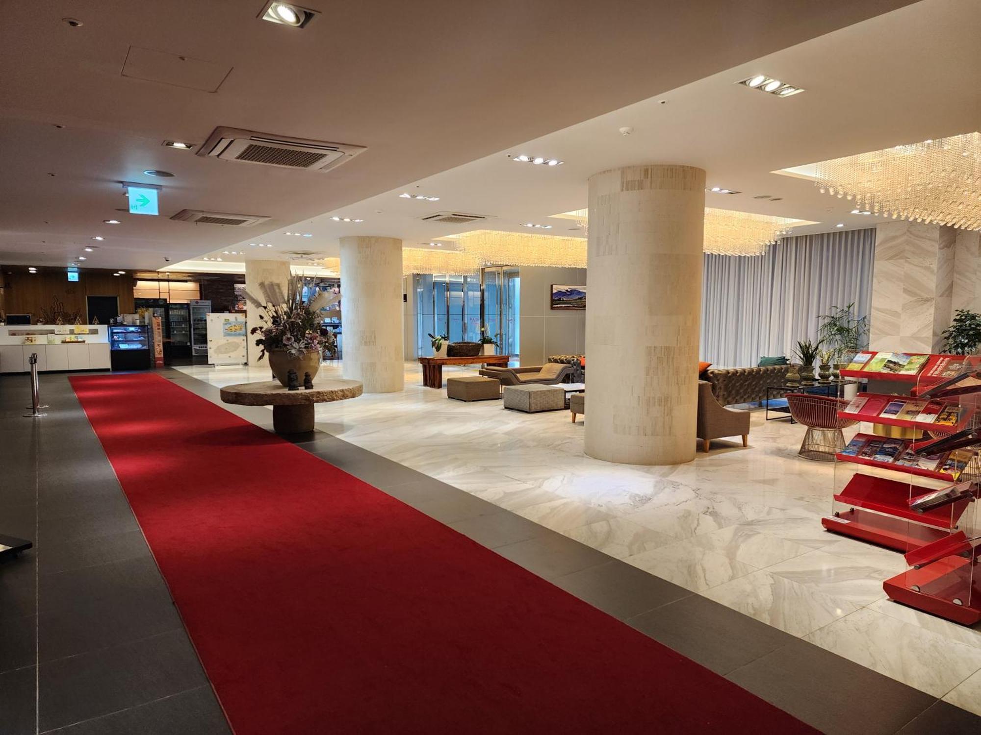 Ramada By Wyndham Jeju Hamdeok Hotel Exterior photo