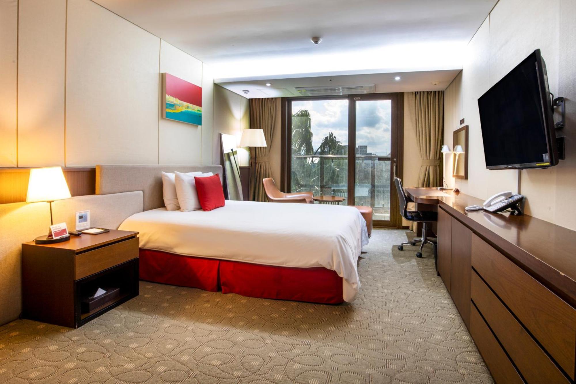 Ramada By Wyndham Jeju Hamdeok Hotel Exterior photo