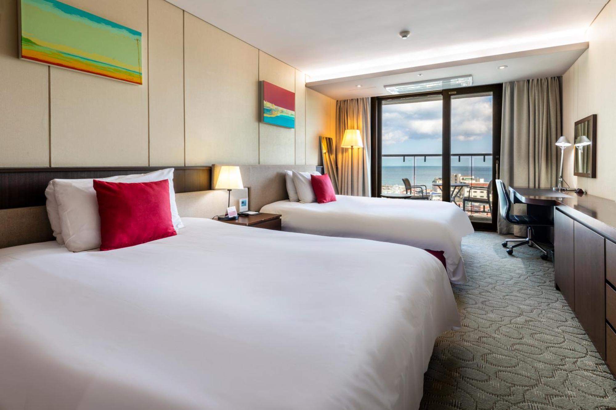 Ramada By Wyndham Jeju Hamdeok Hotel Exterior photo