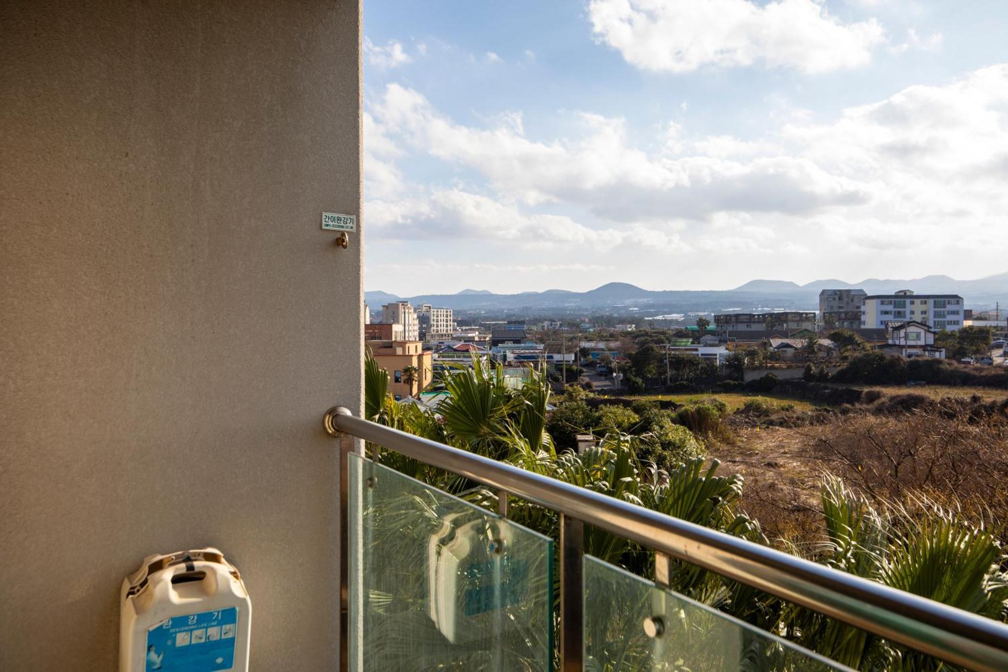 Ramada By Wyndham Jeju Hamdeok Hotel Exterior photo