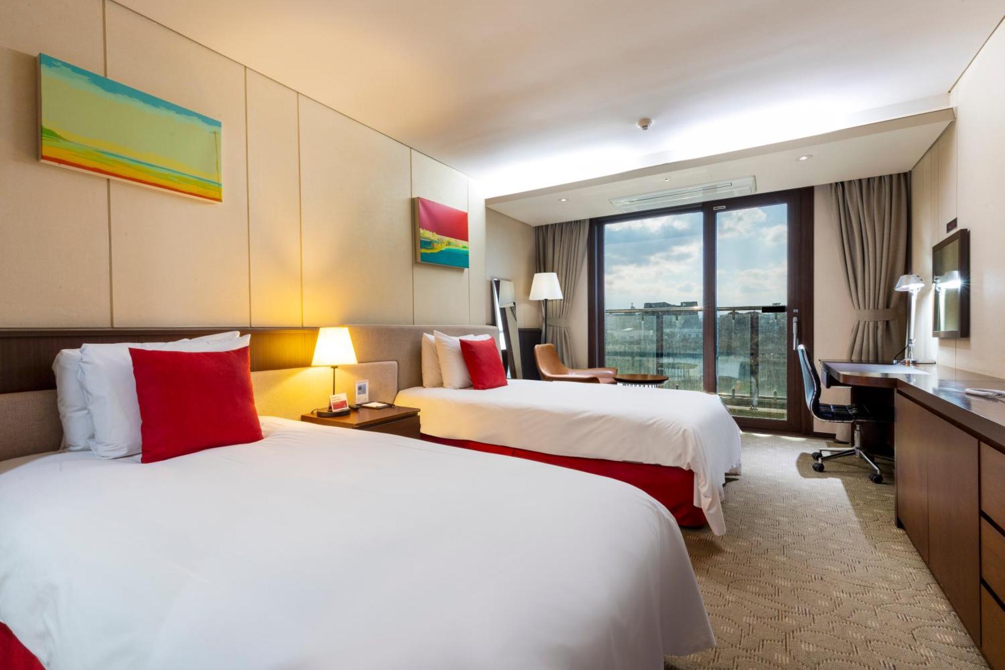 Ramada By Wyndham Jeju Hamdeok Hotel Exterior photo