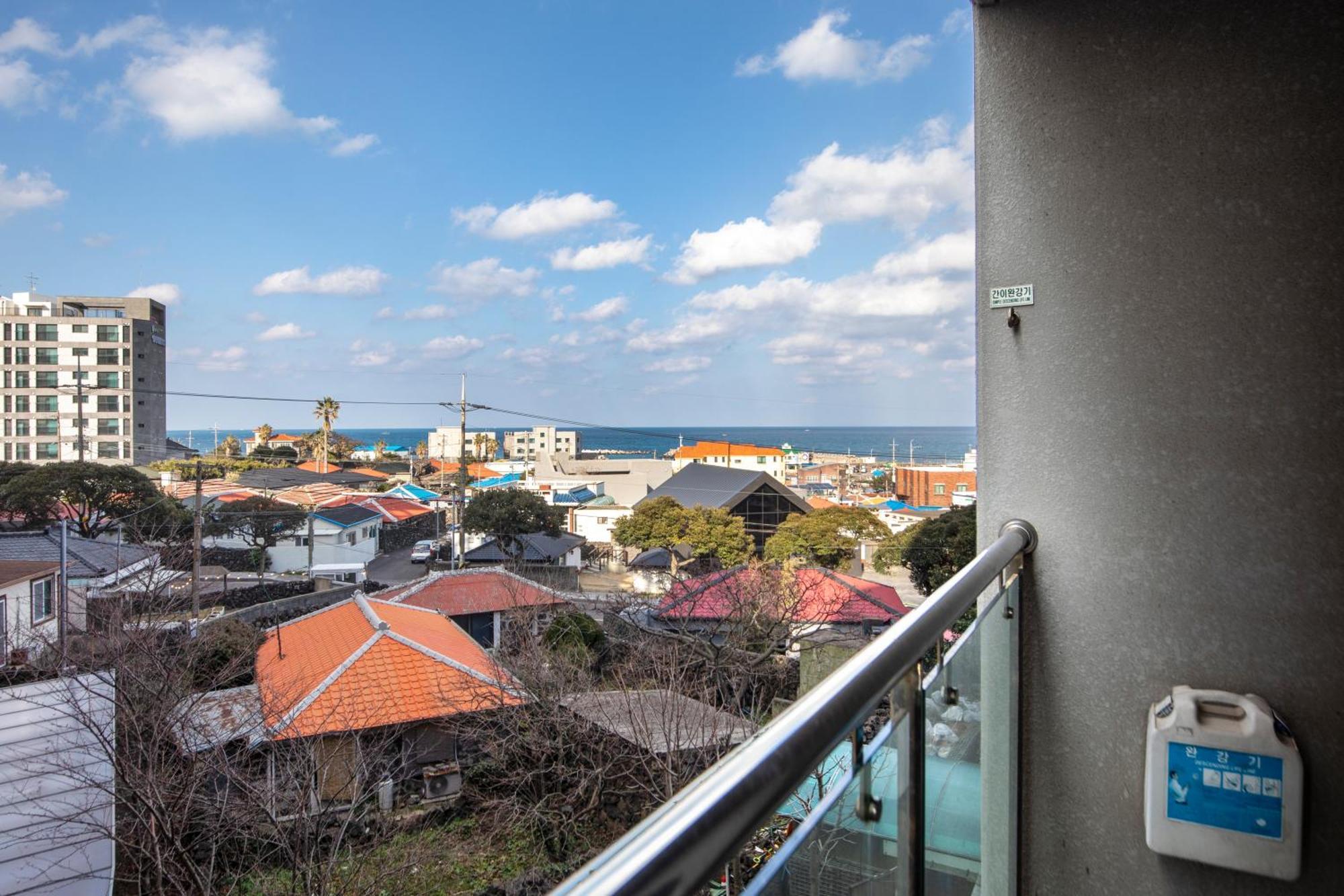 Ramada By Wyndham Jeju Hamdeok Hotel Exterior photo